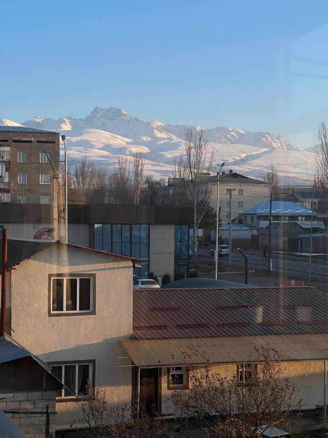 Emir Guest House In Karakol Eksteriør bilde