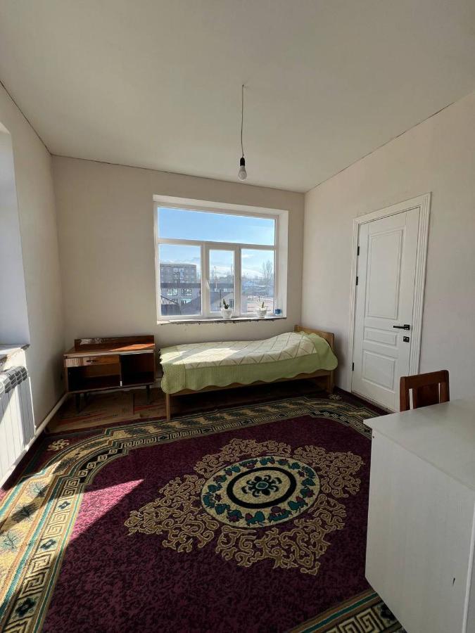 Emir Guest House In Karakol Rom bilde