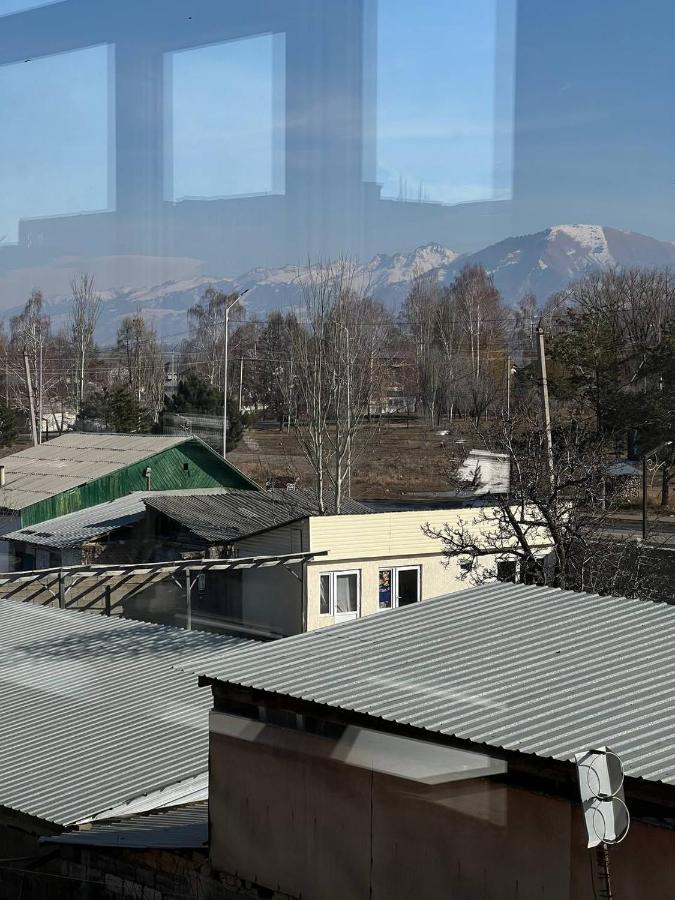 Emir Guest House In Karakol Eksteriør bilde