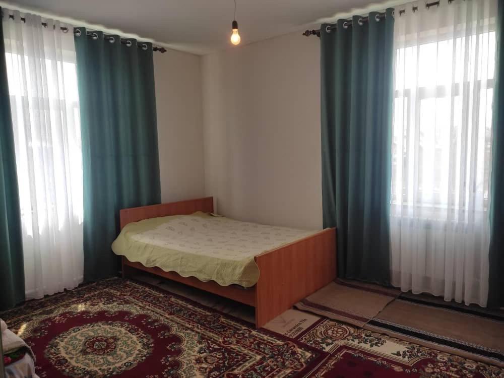 Emir Guest House In Karakol Eksteriør bilde