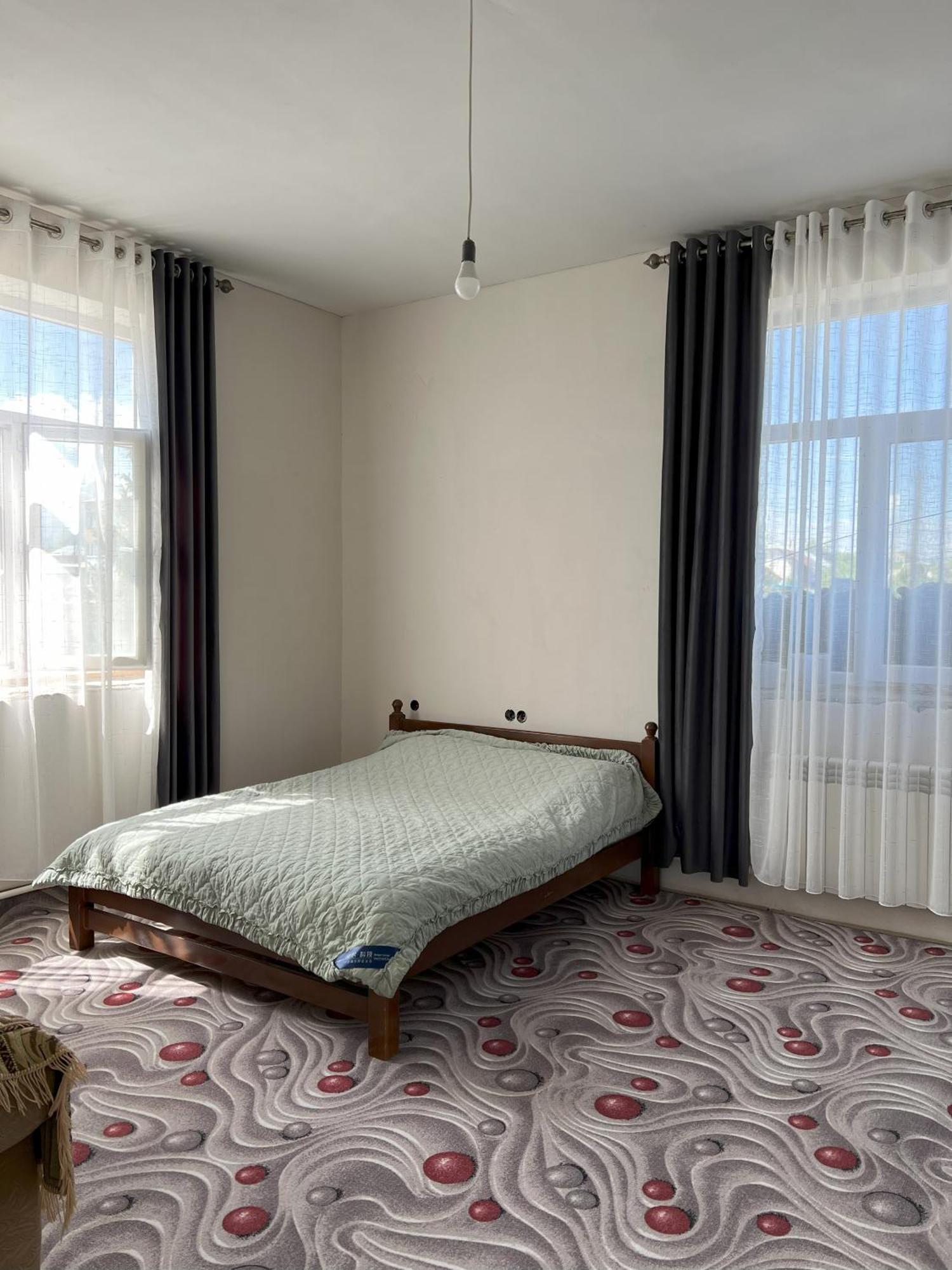 Emir Guest House In Karakol Eksteriør bilde